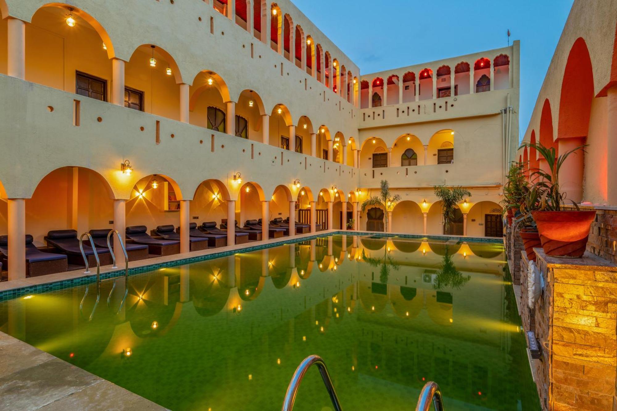Hotel Shahi Palace Mandāwa Exterior photo